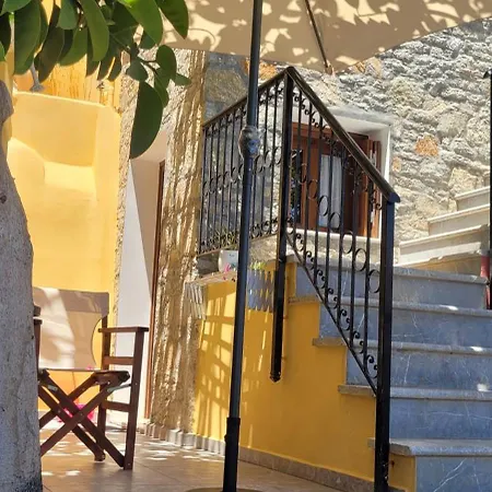 Kleanthi And Kostas Lejlighed