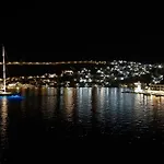 Kleanthi And Kostas Lejlighed