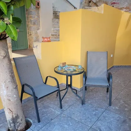 Kleanthi And Kostas Studios Apartment