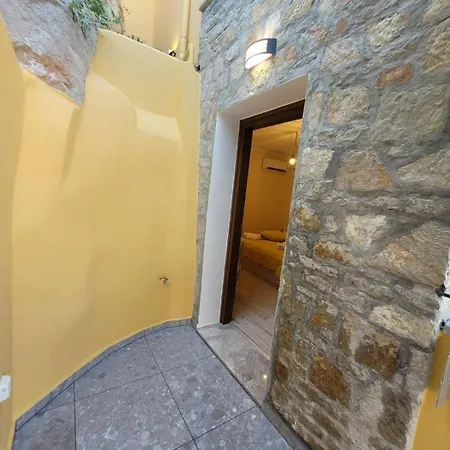 Kleanthi And Kostas Apartament